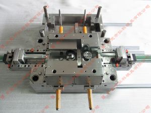 聯(lián)接管件模具